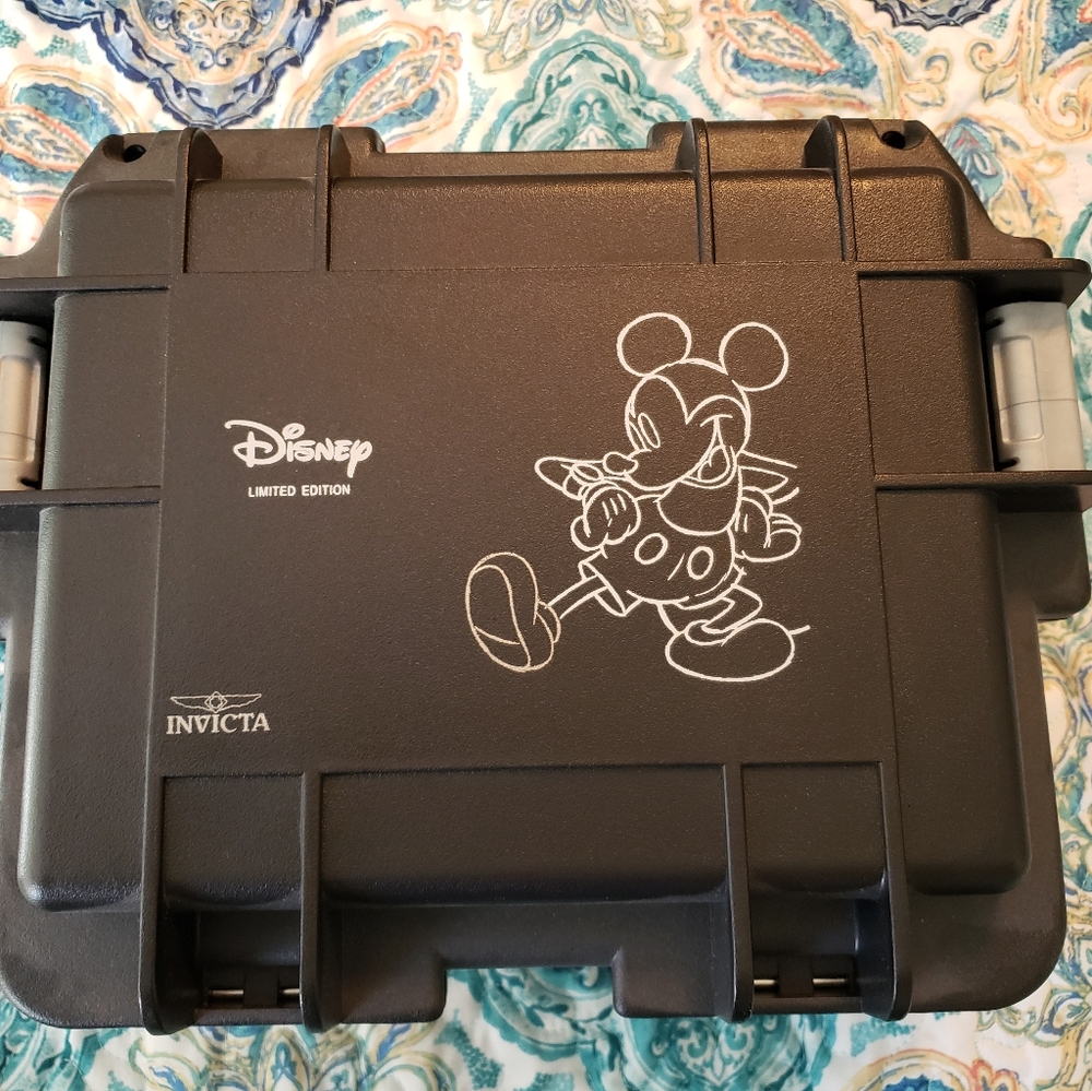Invicta Mickey dive watch box